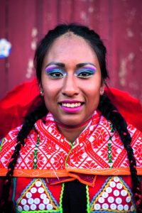 la fotografía muestra a una mujer de ascendencia peruana