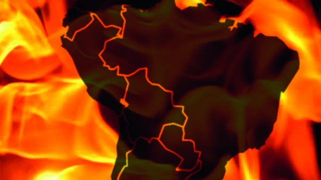 ilustración del mapa de América Latina en llamas