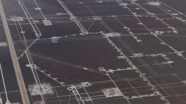 fotografía aérea que muestra el uso que hacemos del suelo, haciendo alusion a las huellas de carbono que vamos dejando
